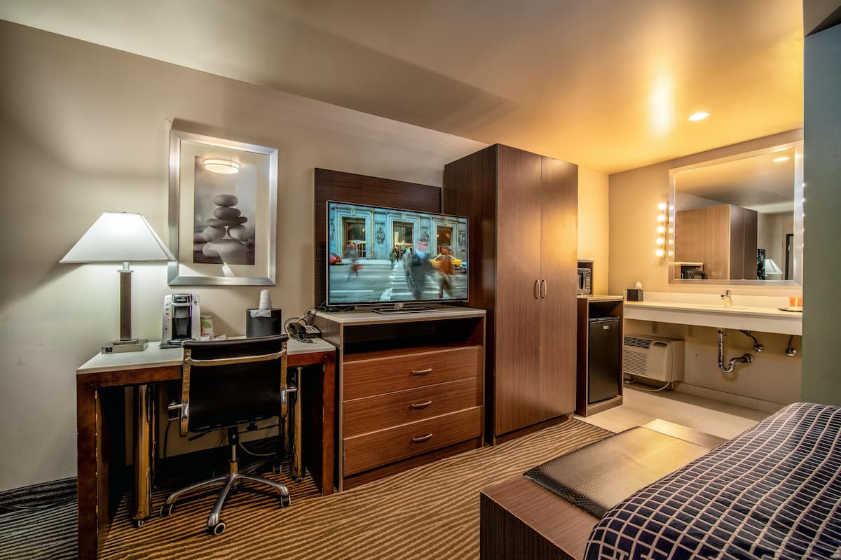 economy room, 1 king bed | premium bedding, in-room safe, desk, iron/ironing board