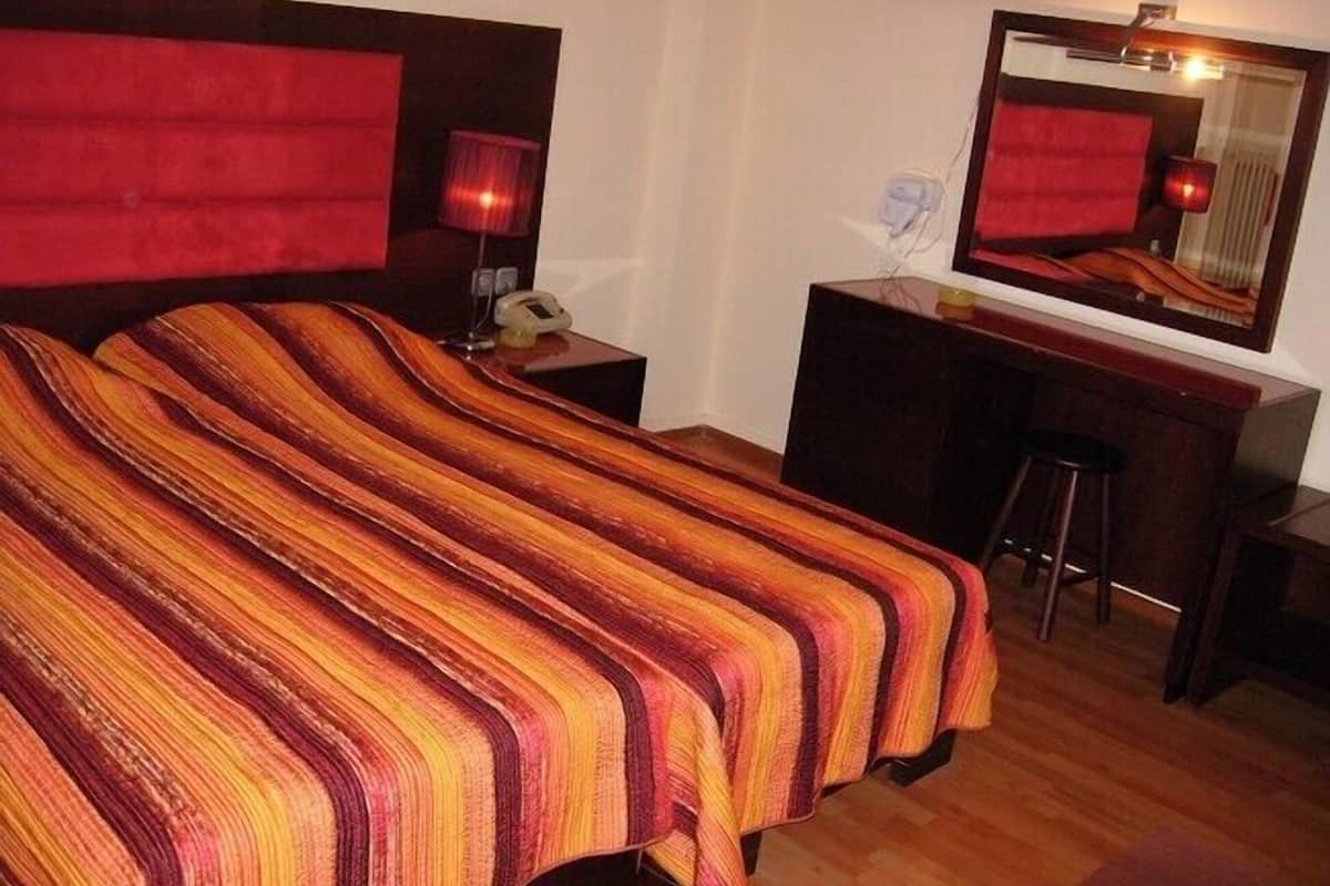 Double or Twin Room, Sea View | Minibar, free WiFi, bed sheets