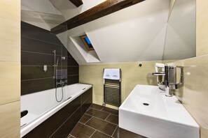 Suite Deluxe, 1 très grand lit | Salle de bain