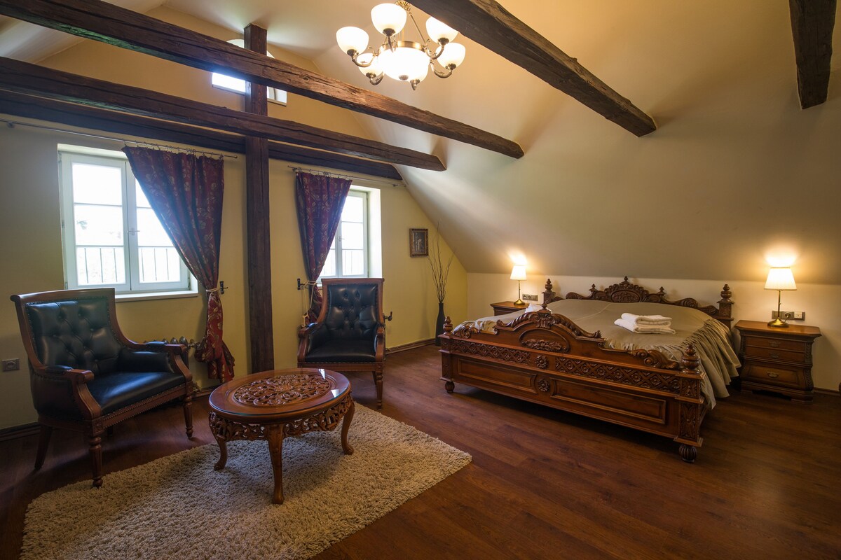 Suite with Castle view and AC