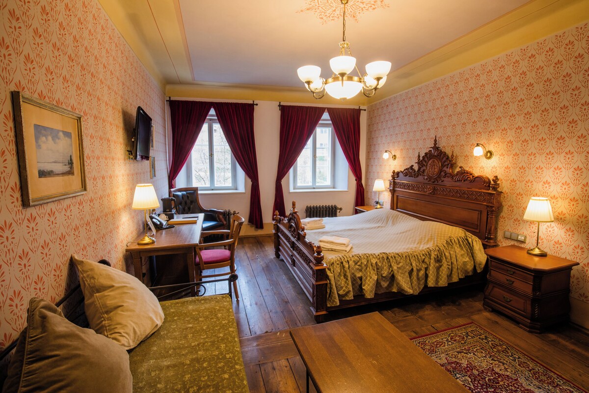 Deluxe room with Castle view