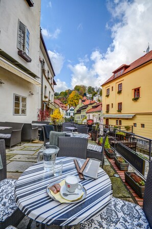 屋外ダイニングエリア