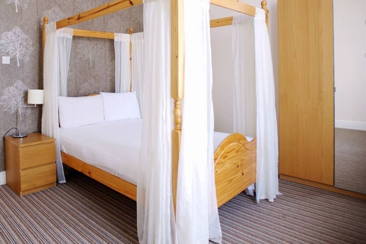Camera doppia, bagno in camera (with 4 Poster) | Ferro/asse da stiro, Wi-Fi gratuito, lenzuola
