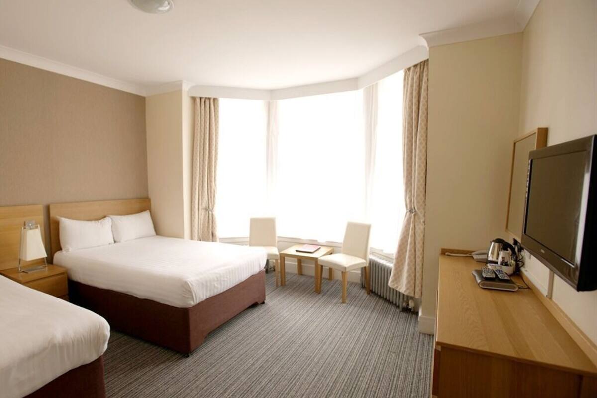 Triple Room, Ensuite (Disabled Room) | Iron/ironing board, free WiFi, bed sheets