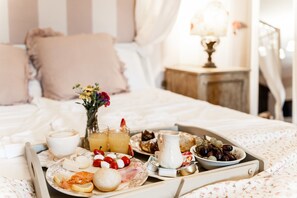 Petit déjeuner préparé sur commande (6 EUR par personne)