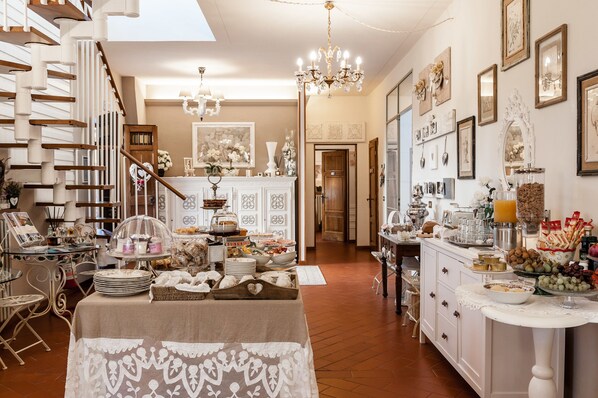 Daily cooked-to-order breakfast for a fee - Giardino della Pieve Relais (Cascina)