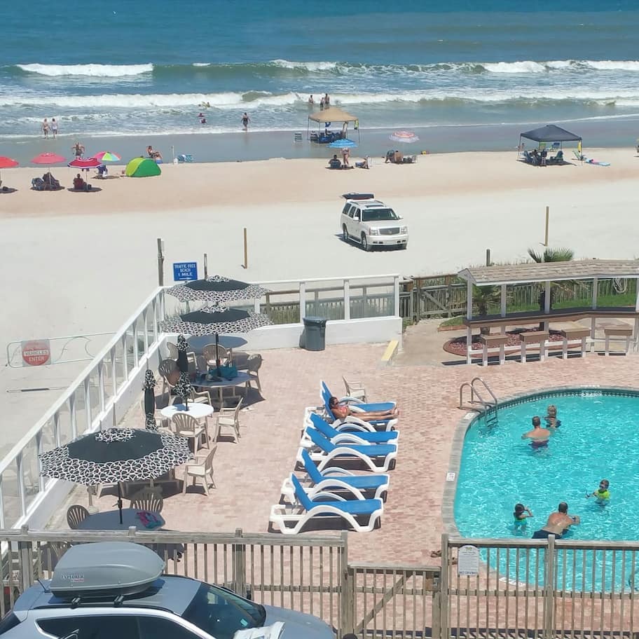 Outdoor pool, open 9:00 AM to 9:00 PM, sun loungers