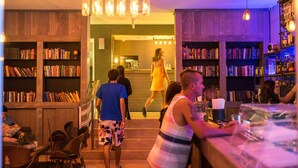 Unclassified image, 4 of 49, button - Beds n' Drinks Hostel (Miami Beach)
