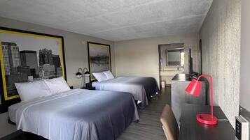 Desk, soundproofing, WiFi (free), bed sheets