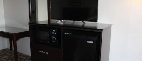 مكتب وتجهيزات عازلة للصوت وواي فاي مجانًا وملاءات أسرّة