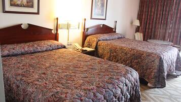 Desk, soundproofing, free WiFi, bed sheets