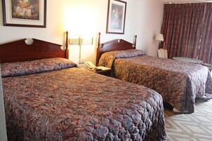 Desk, soundproofing, free WiFi, bed sheets