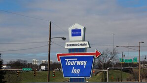 A sign for Tourway Inn with directions to Birmingham. - Tourway Inn (Birmingham)