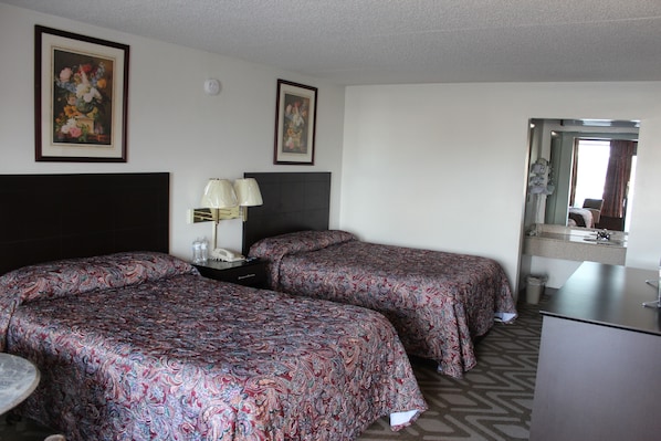 Quarto casal, 2 camas de casal, para não fumantes | Escrivaninha, quartos à prova de som, Wi-Fi de cortesia, roupa de cama