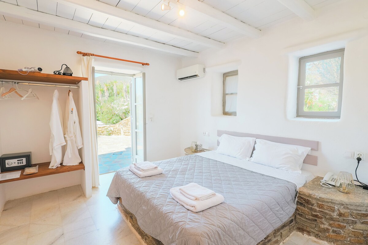 Standard Double with Garden View | In-room safe, WiFi (free), bed sheets