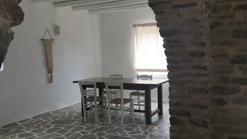 Grand Suite, Beach View | Dining room