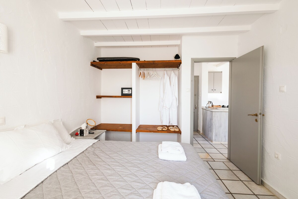 Superior Suite with Sea View | In-room safe, WiFi (free), bed sheets