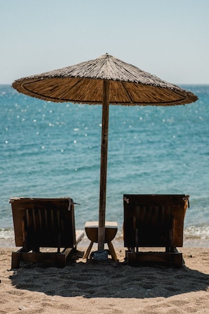 Exterior. Soros Beach