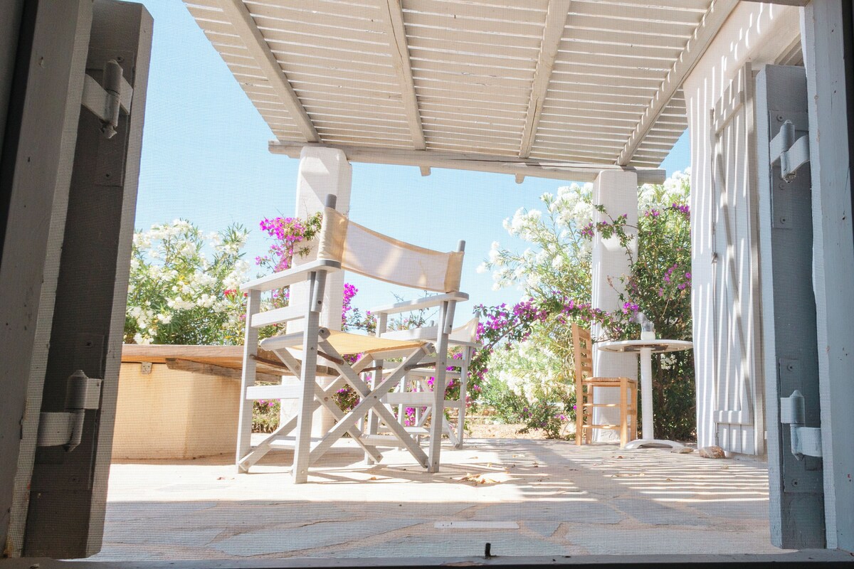 Family Room Side Sea View | In-room safe, WiFi (free), bed sheets