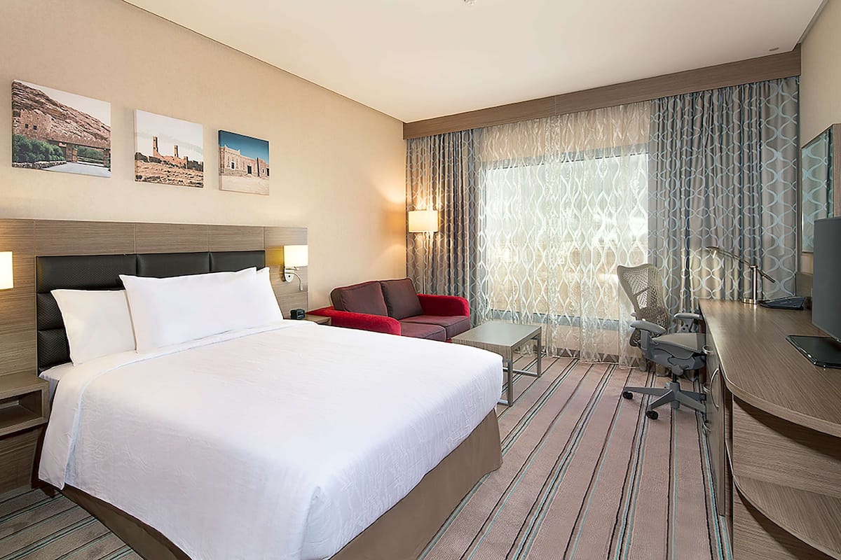 1 bedroom, premium bedding, minibar, in-room safe