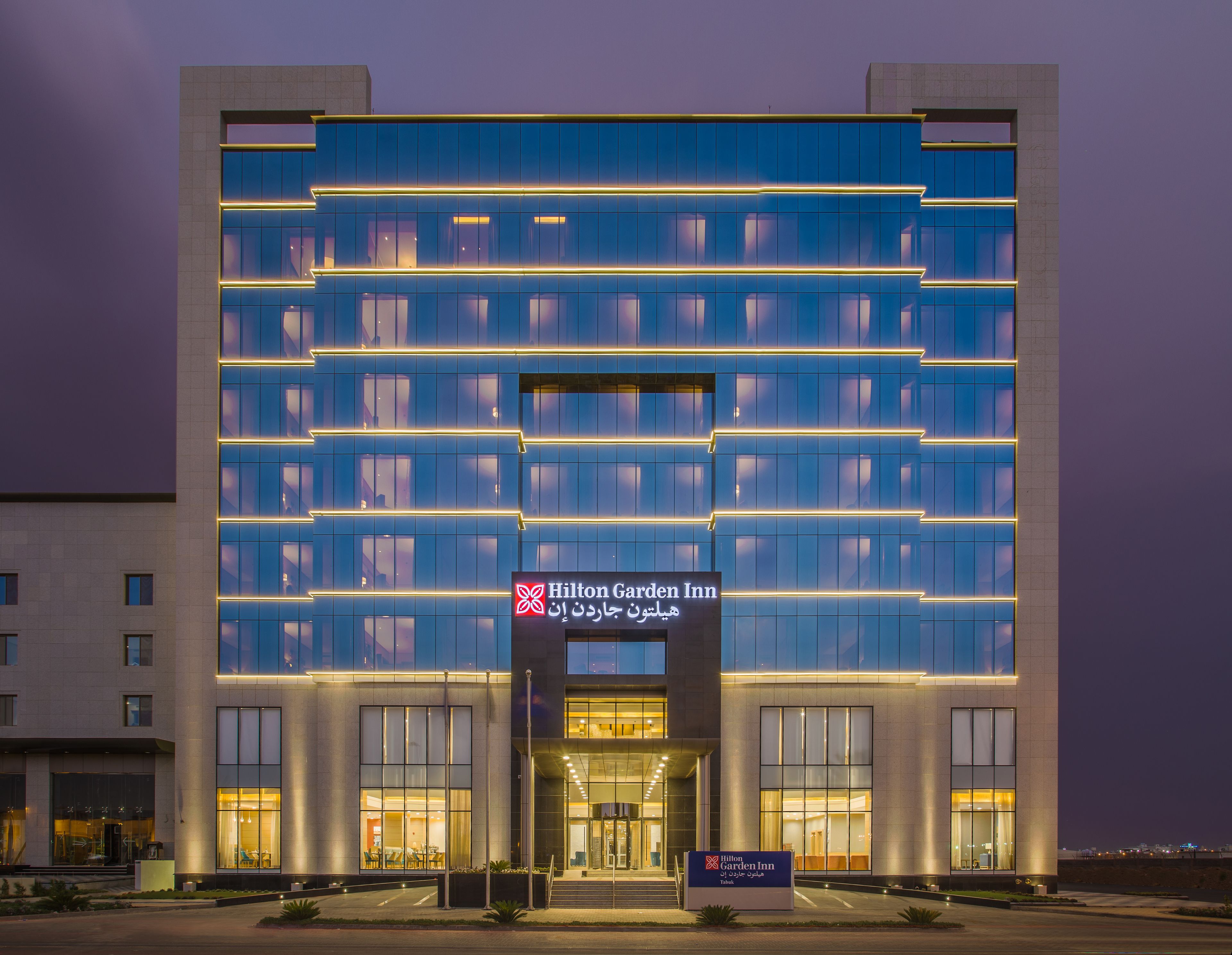 住宿正面 (夜晚)