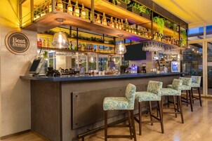 Breakfast, lunch, dinner served; international cuisine 