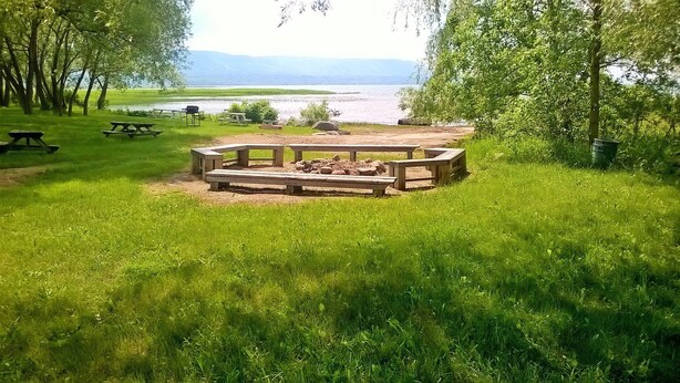 A circular wooden structure surrounded by grass, with picnic tables and benches in the background. - 7 Bedroom Blue Mountain Chalet with Sauna & Hot Tub #35L (The Blue Mountains)