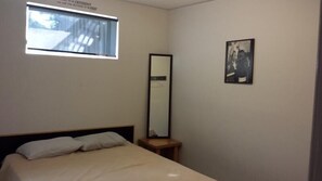 Room - 7 Bedroom Blue Mountain Chalet with Sauna & Hot Tub #35L (The Blue Mountains)