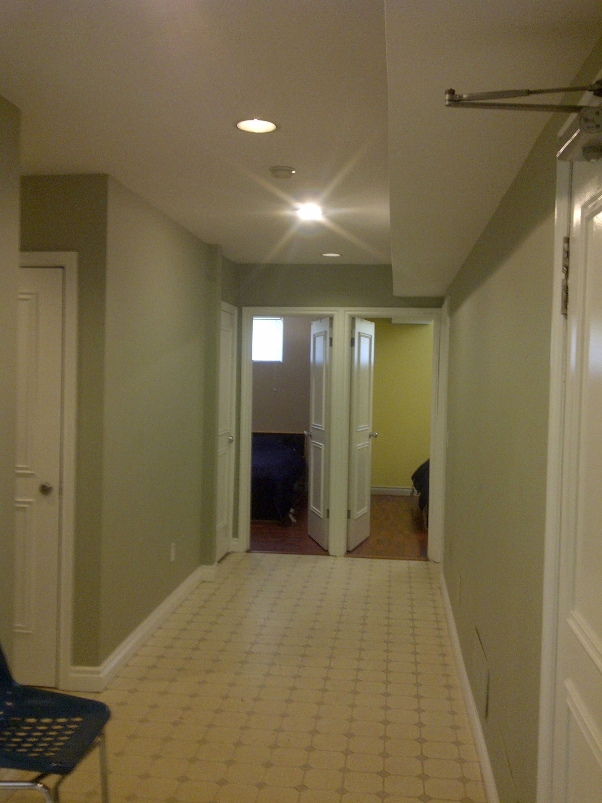 Nhà gỗ, nhiều phòng ngủ (7 Bedrooms with Queen Beds) | Khu phòng khách | TV, lò sưởi 