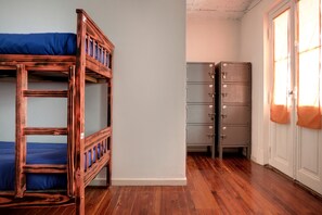 Slaapzaal, alleen voor vrouwen, privébadkamer (8 People) | Gratis wifi