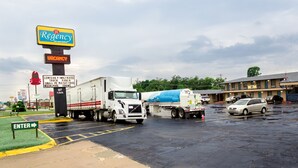 Unclassified image, 5 of 20, button - Regency Inn (Muskogee)