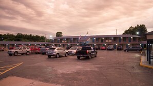 Unclassified image, 3 of 20, button - Regency Inn (Muskogee)