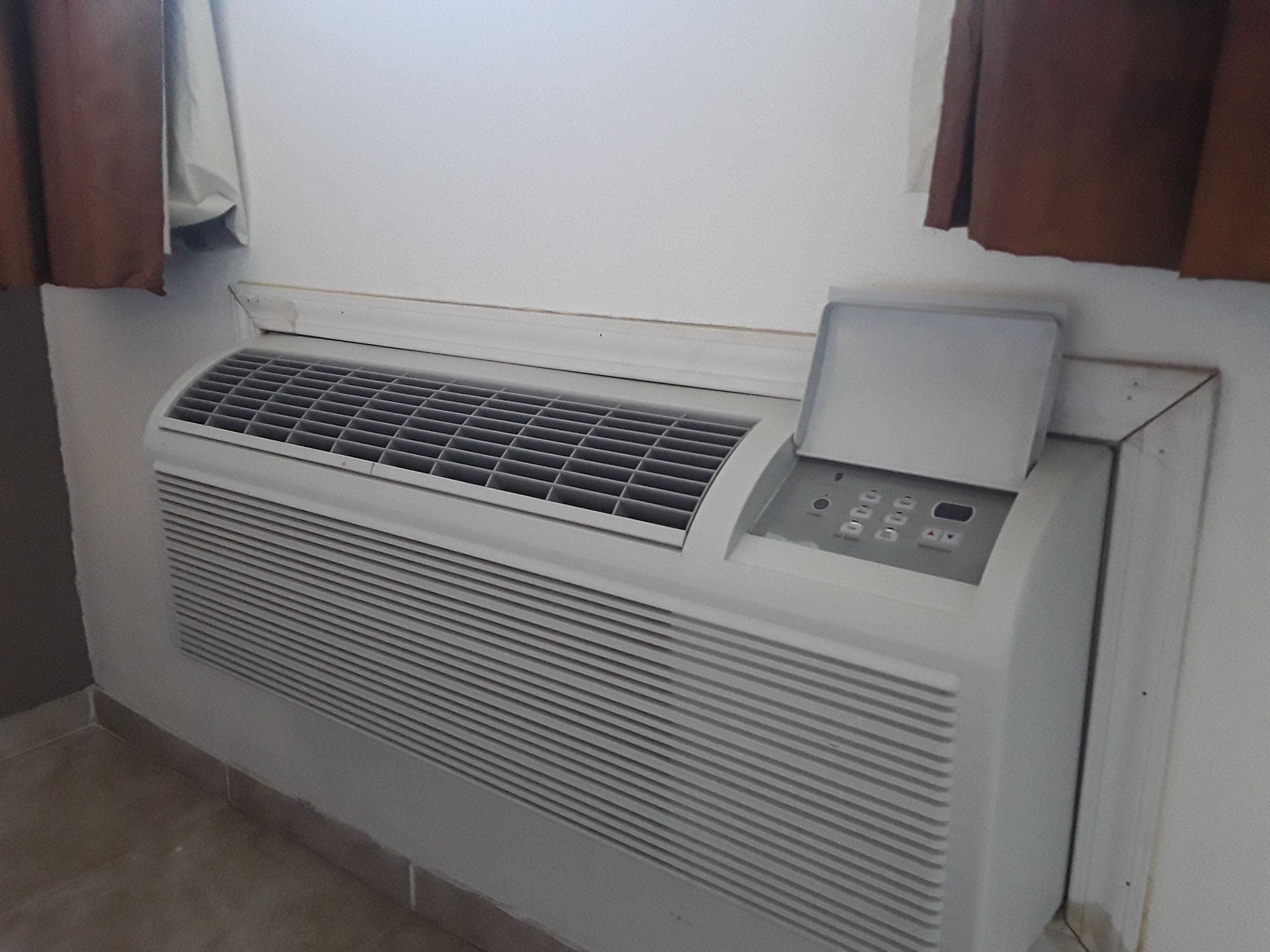 羽絨被、書桌、筆電工作空間、遮光布/窗簾