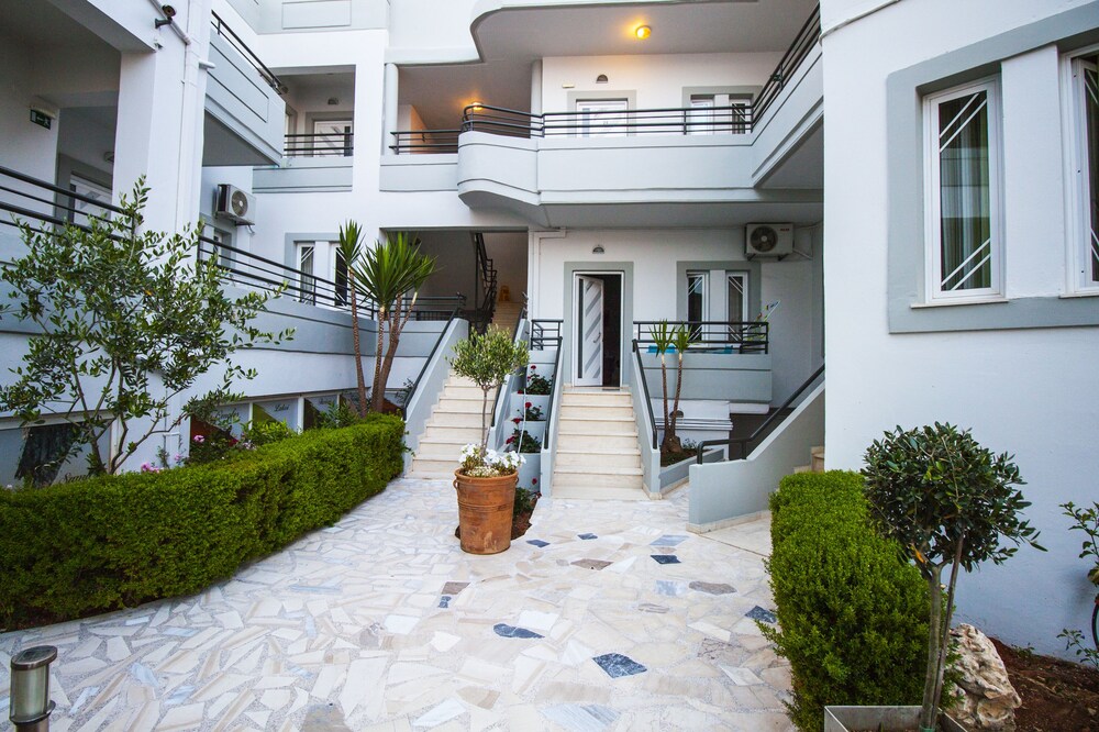 Elia Stalos Apartments