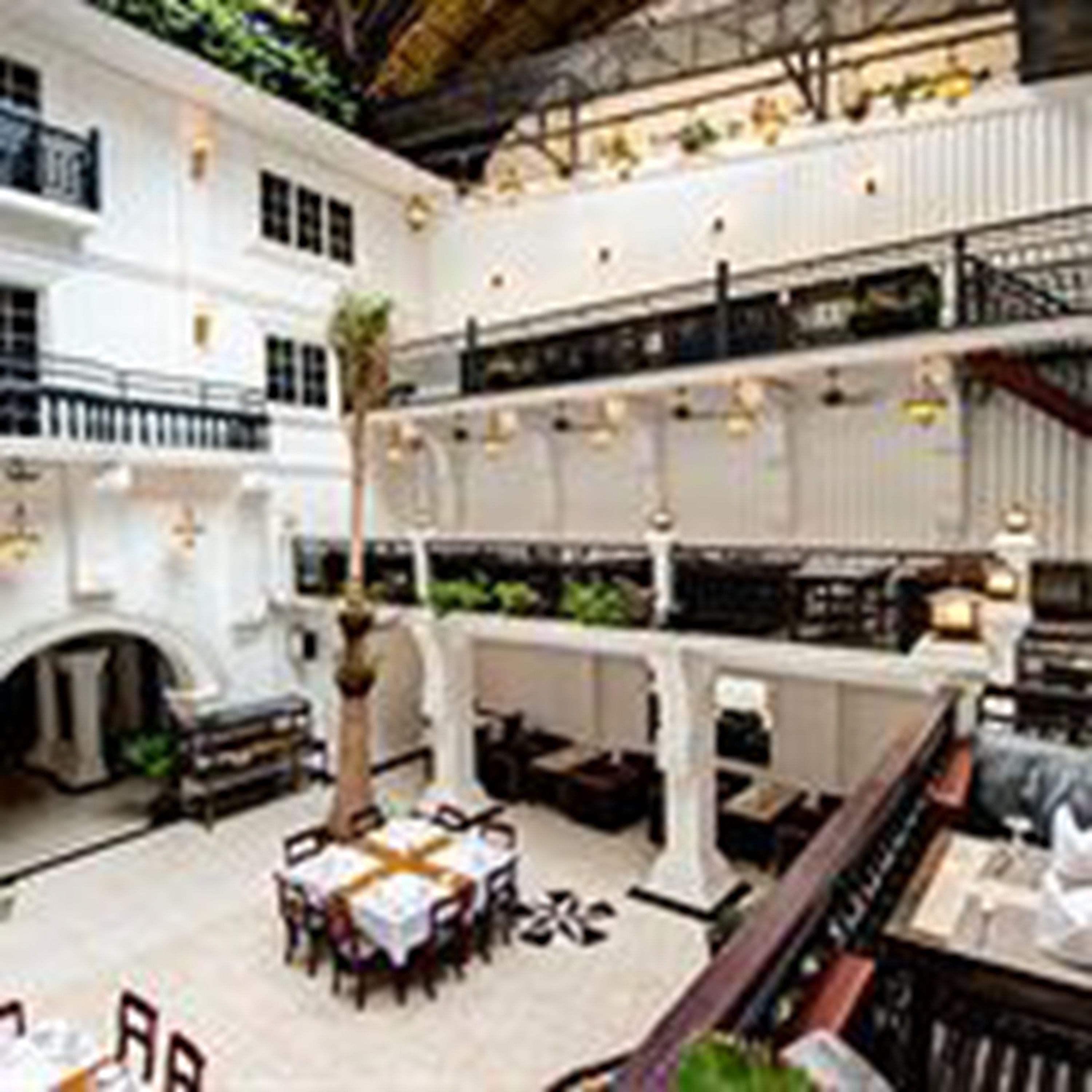 Breakfast, lunch, dinner served; international cuisine 