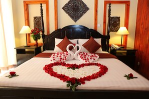 Minibar, in-room safe, desk, free WiFi - EMAN BKK Hotel (Phnom Penh)