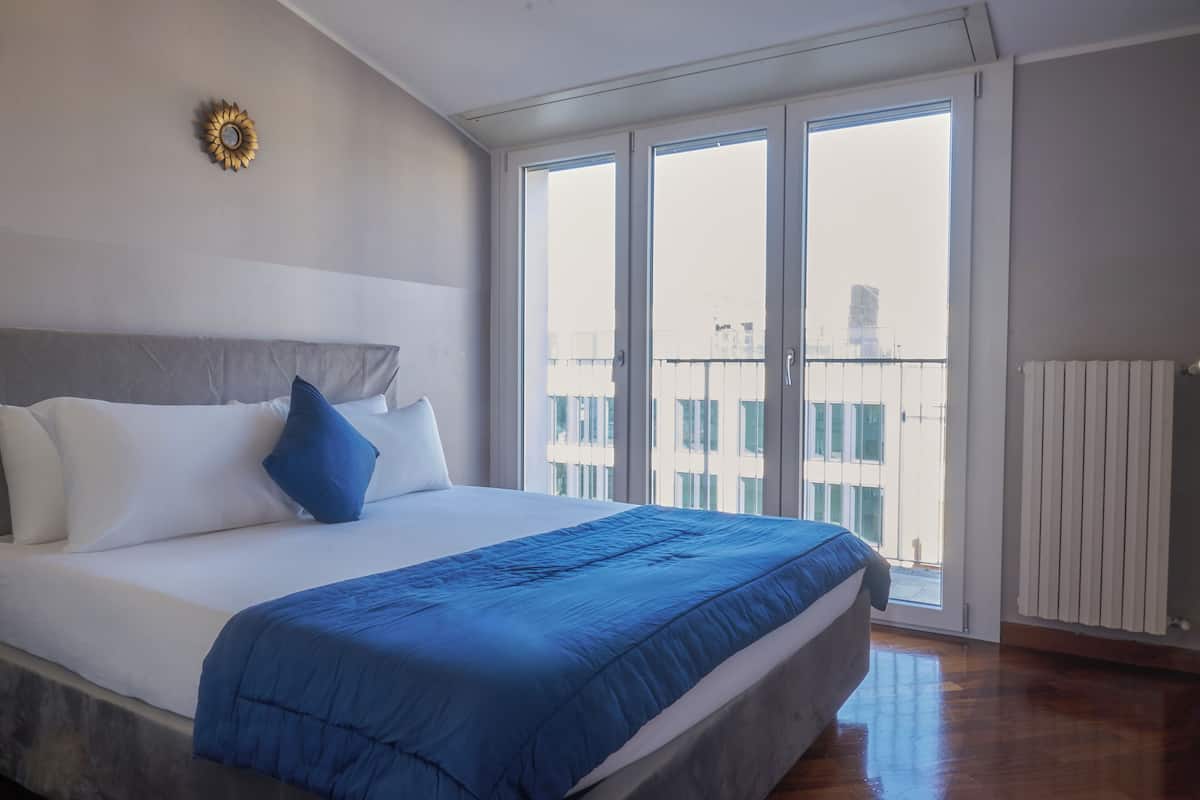 Apartment 2 bedrooms (Viale Regina Giovanna 30) | Sengetøy av topp kvalitet, dundyner, skrivebord og strykejern/-brett