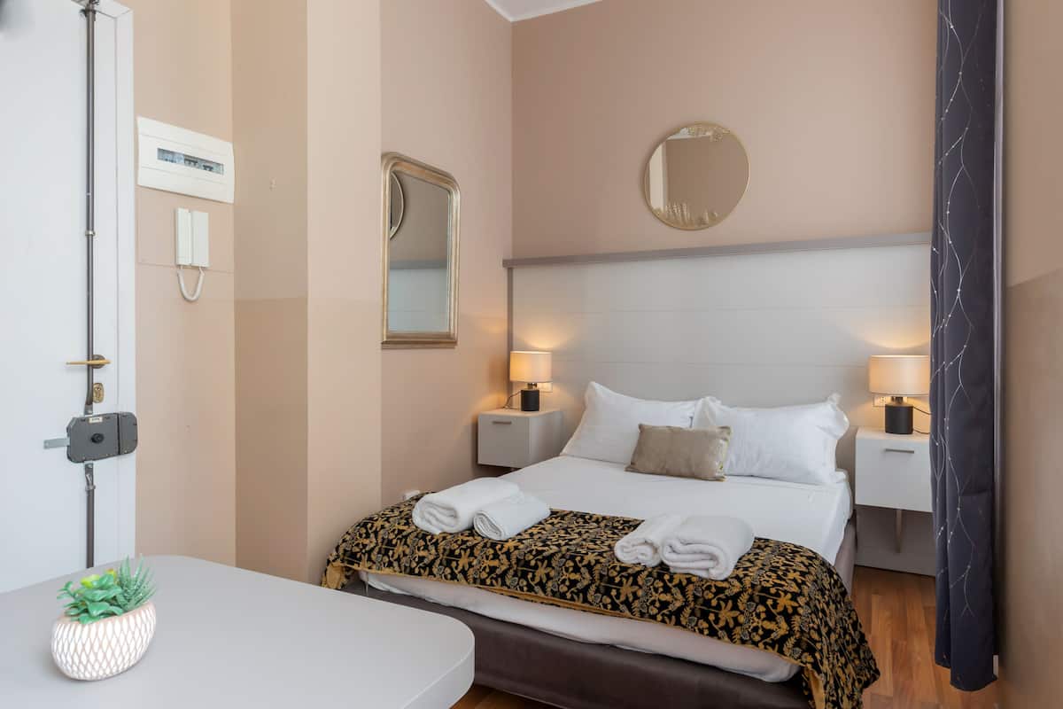 City Studio (Address Via Napo Torriani 22) | 1 chambre, literie de qualité supérieure, couette en duvet d'oie