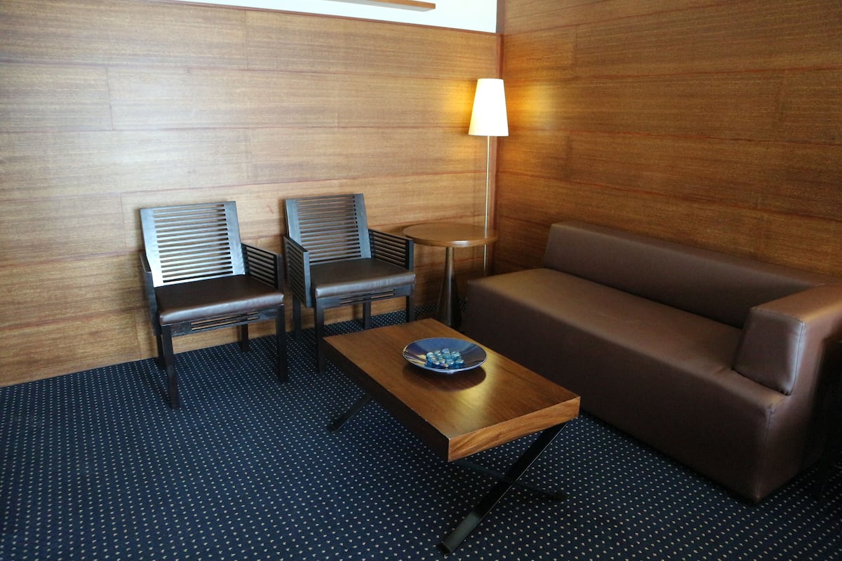 presidential suite (1 double bed - semi queen size) | living area | tv