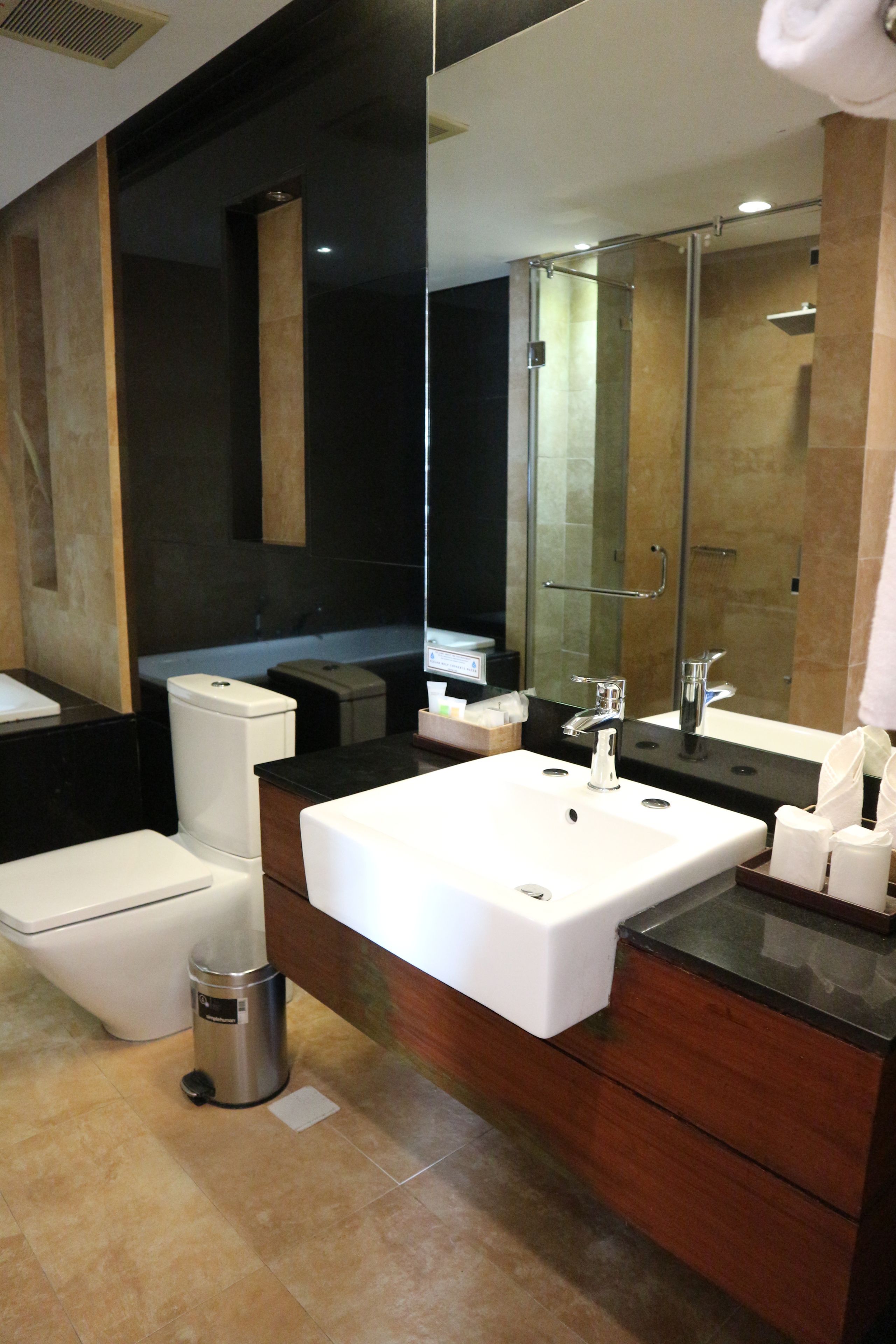 ocean view | bathroom | free toiletries, hair dryer, bidet, towels