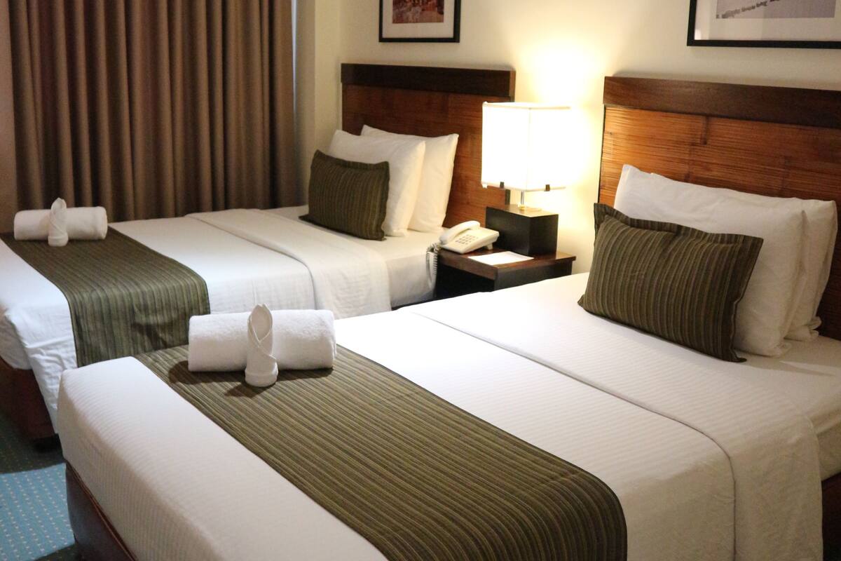 deluxe room | premium bedding, minibar, in-room safe, desk