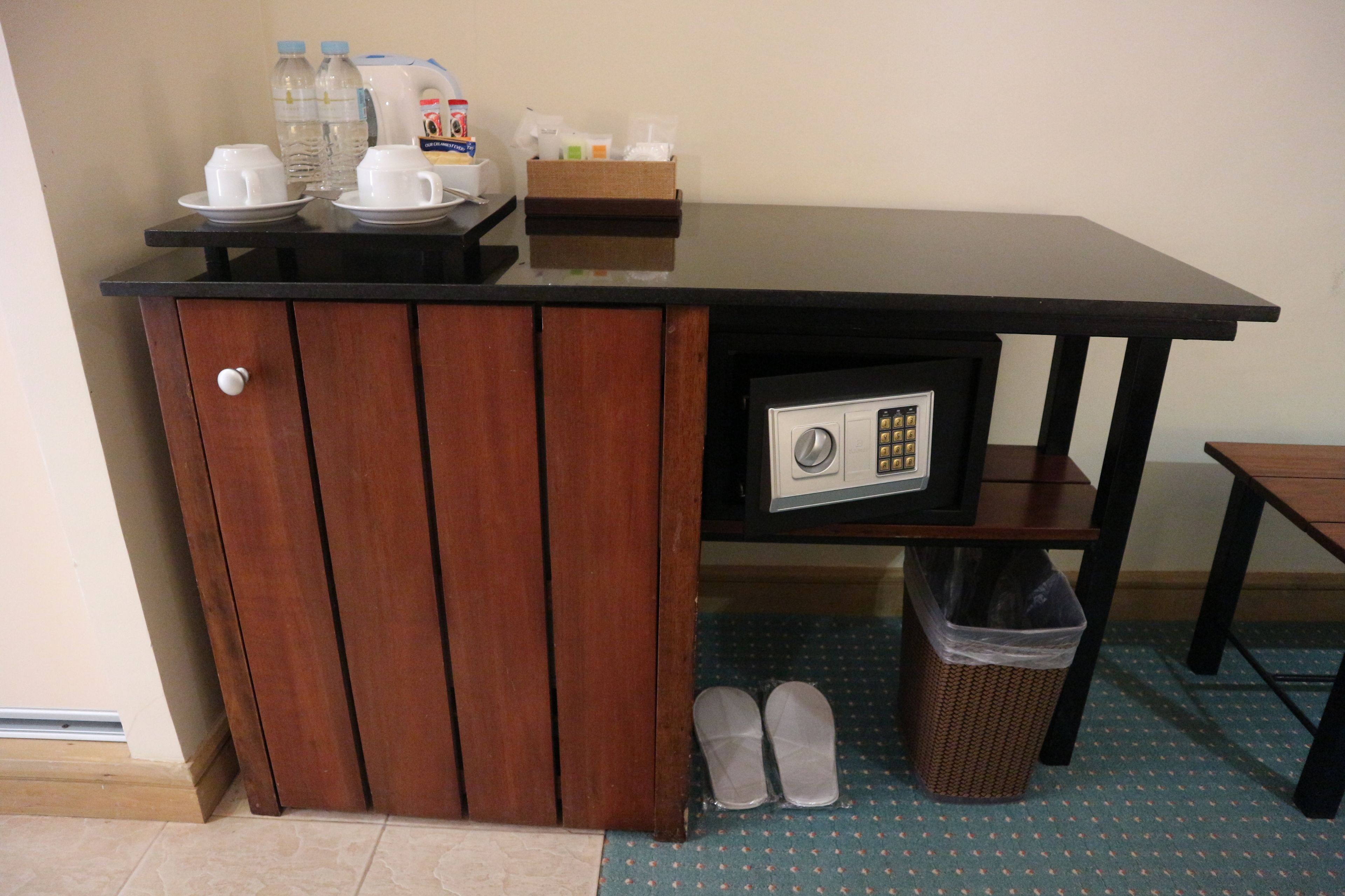 deluxe room | mini fridge