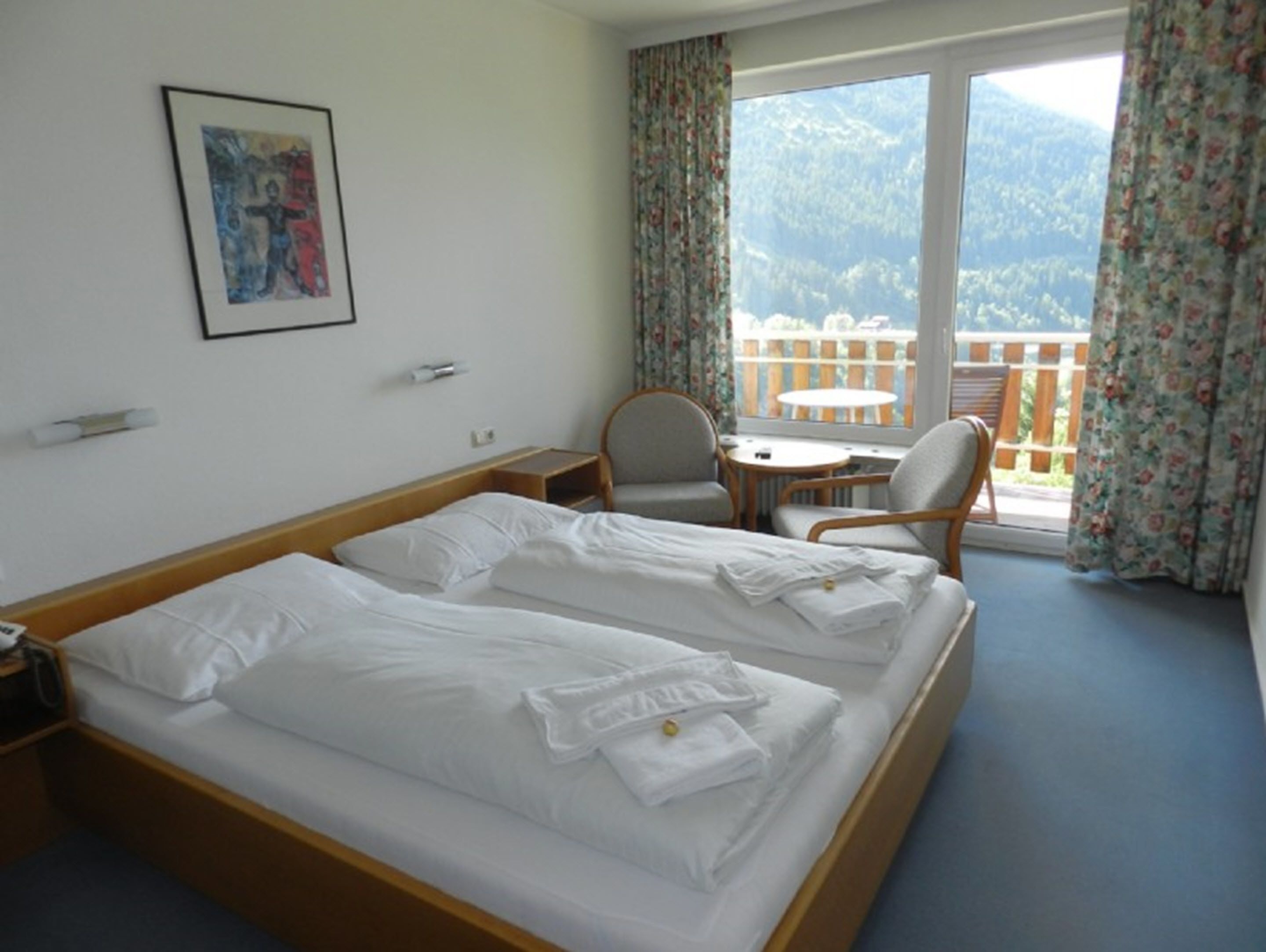 hypo-allergenic bedding, in-room safe, free wifi