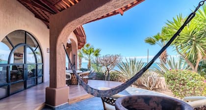 Casa Kootenay Waterfront BnB