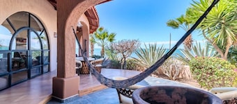 Casa Kootenay Waterfront BnB