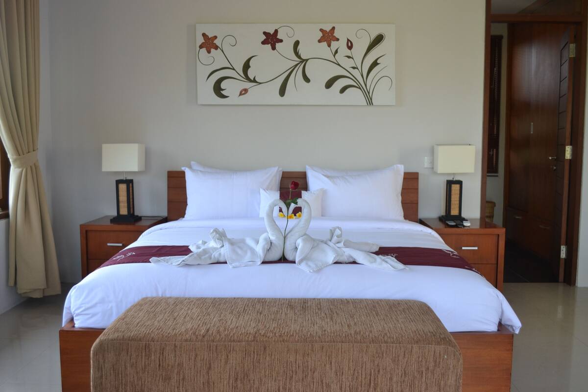 In-room safe, desk, iron/ironing board, cots/infant beds