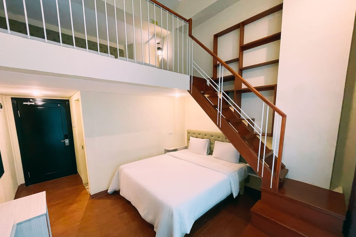 Habitación familiar | Caja de seguridad en la habitación y escritorio