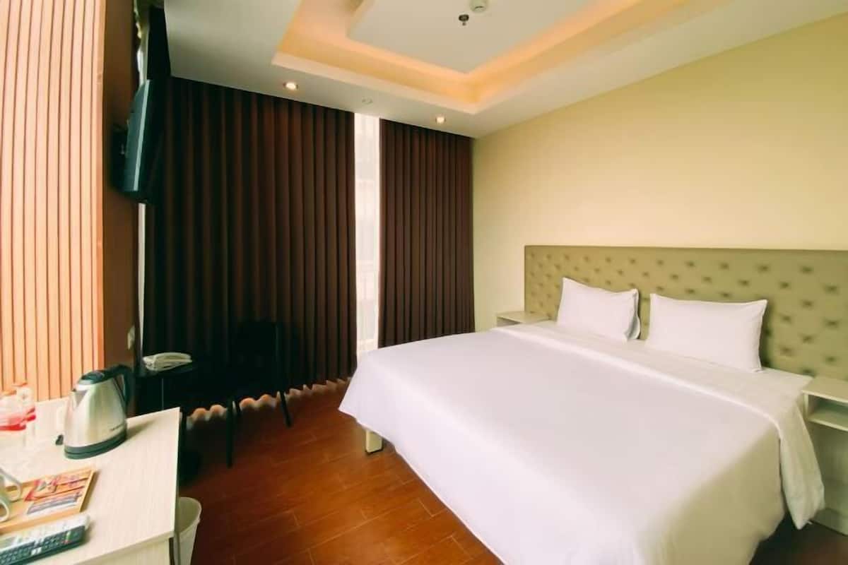 In-room safe, desk, laptop workspace, blackout drapes