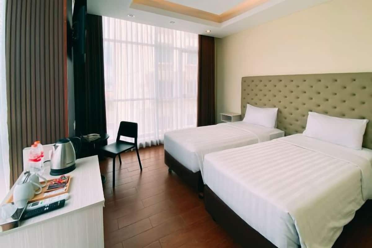 In-room safe, desk, laptop workspace, blackout drapes