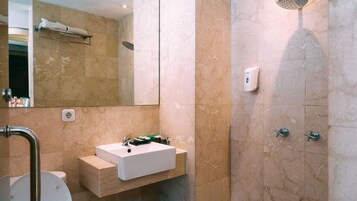 Superior Room, 1 Queen Bed | Bathroom | Shower, free toiletries, slippers, towels